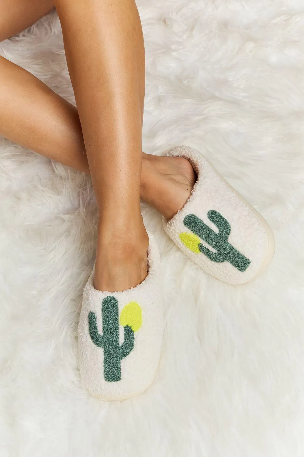 Cactus Cozy Plush Slippers: Ultimate Comfort for Winter Relaxation