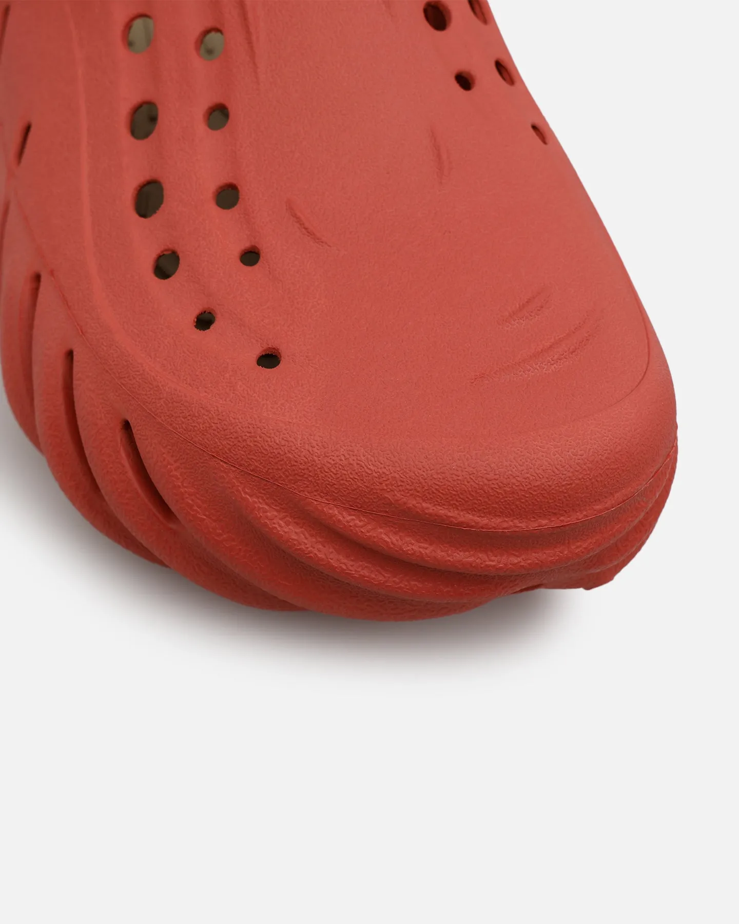 Crocs Echo Clog Strawberry