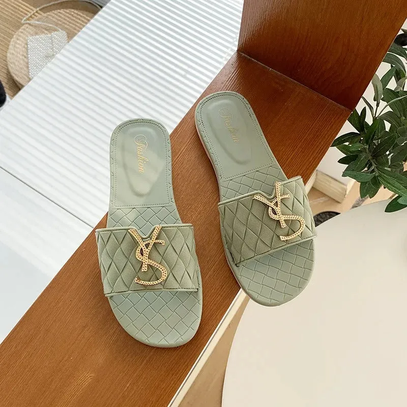 Fashionable Flat Bottom Flip-Flops for Women