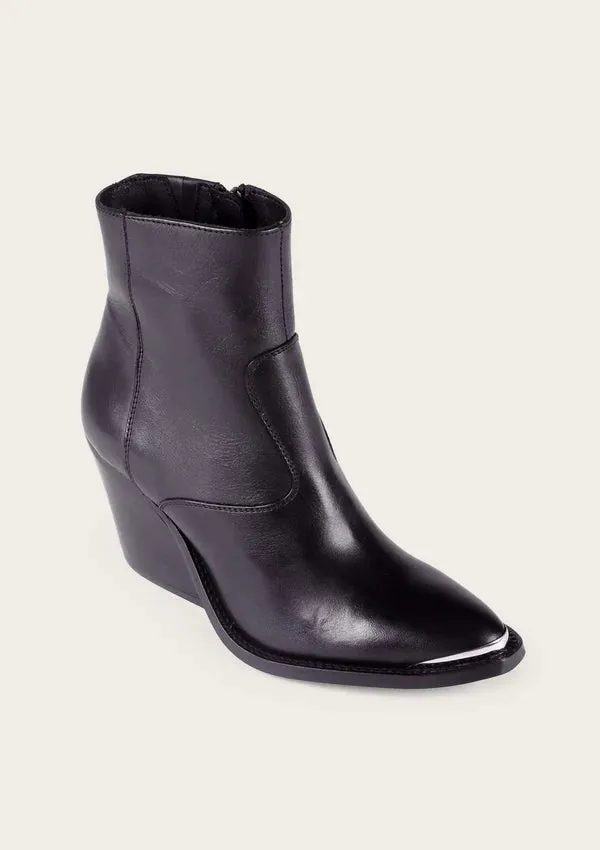 Kaanas Kade Block Heel Ankle Boot in Black