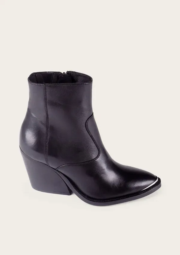 Kaanas Kade Block Heel Ankle Boot in Black