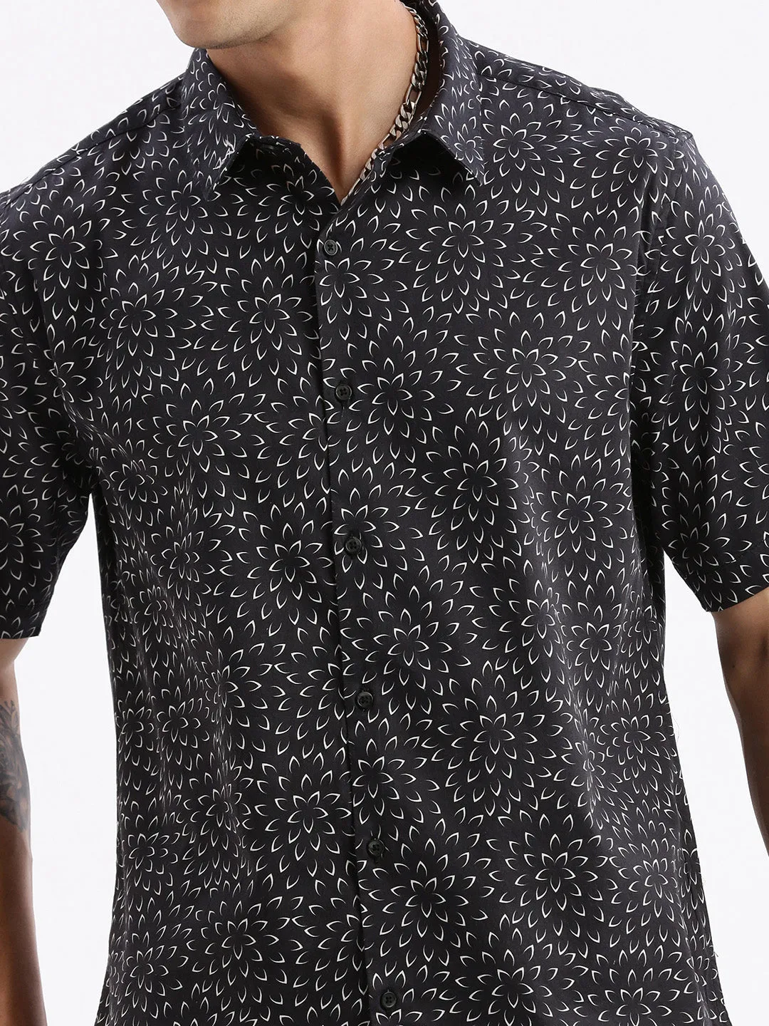 Men Spread Collar Floral Slim Fit Black Shirt