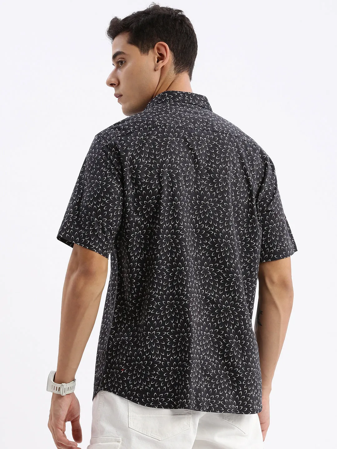 Men Spread Collar Floral Slim Fit Black Shirt