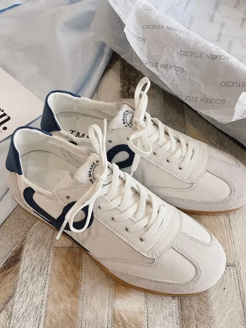 White and navy blue low sneakers shoes