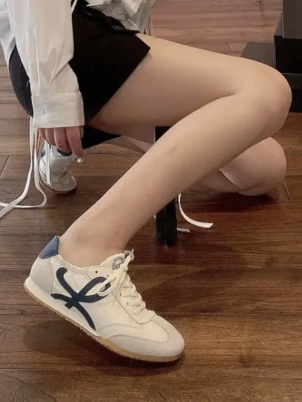 White and navy blue low sneakers shoes